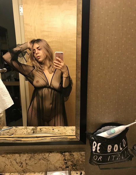 dailydaisy nude actress pictures