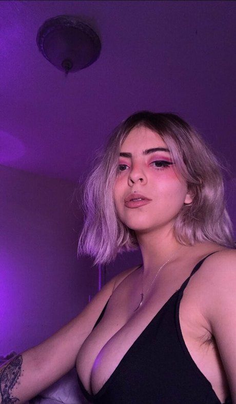 dailydaisy exclusive actress pictures