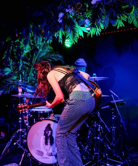 Amy Shark beautiful model image