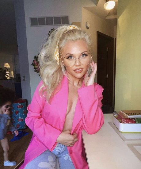 forgetsarah model hot galleries