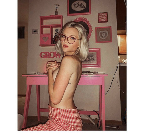 forgetsarah sexy actress galleries