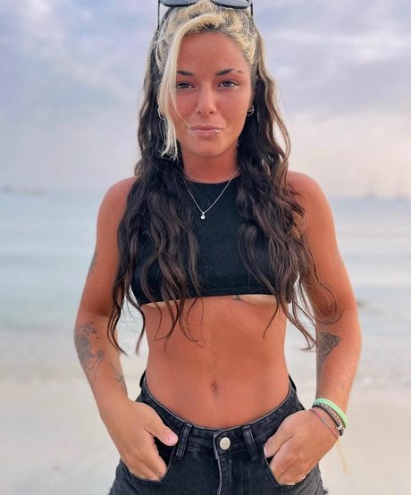 Delfi Granatto hd actress photo