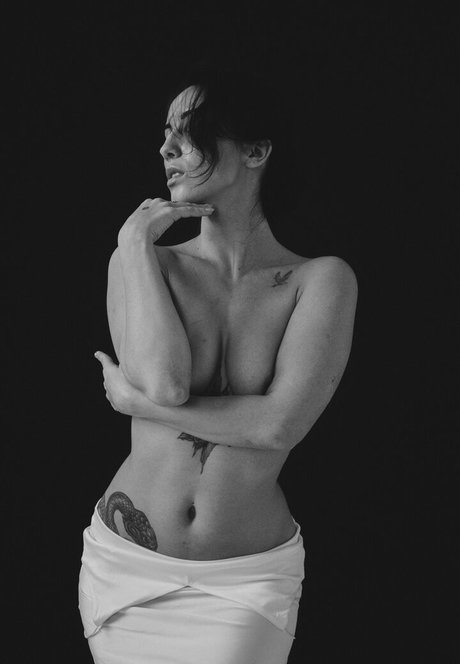 Thais Yoga erotic star gallery