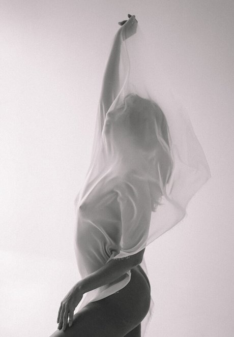 Thais Yoga hot model archive