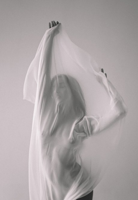 Thais Yoga star naked photos