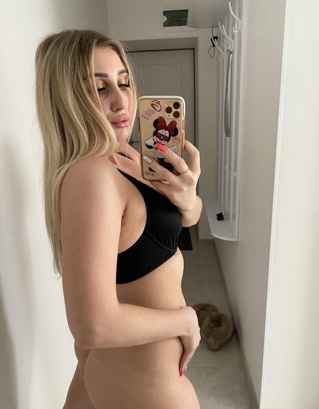 molly bell free model photo