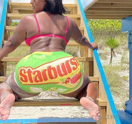 Chanya The Body pornstar free pictures