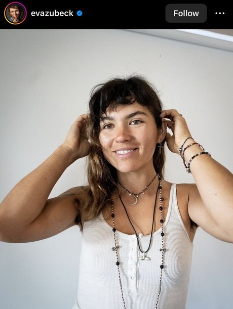 Eva Zu Beck pretty actress image