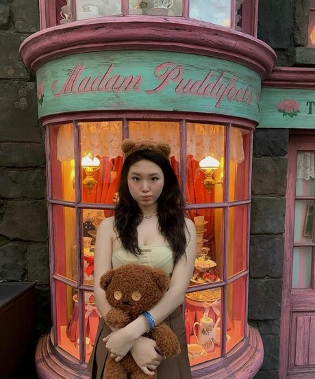 Vicki Mranrr erotic model gallery