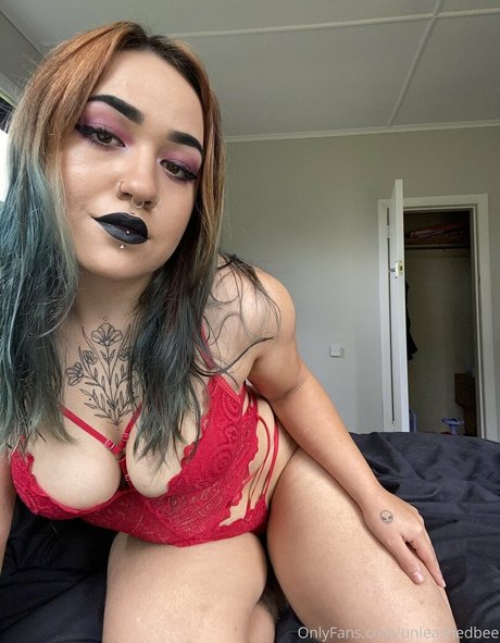 ariquxeen nudes actress gallery