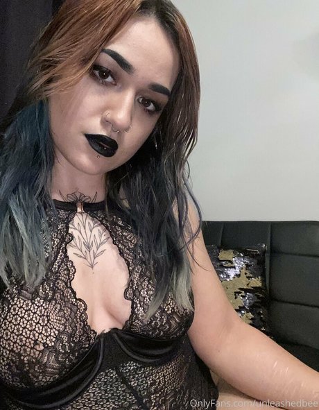 ariquxeen nude model image