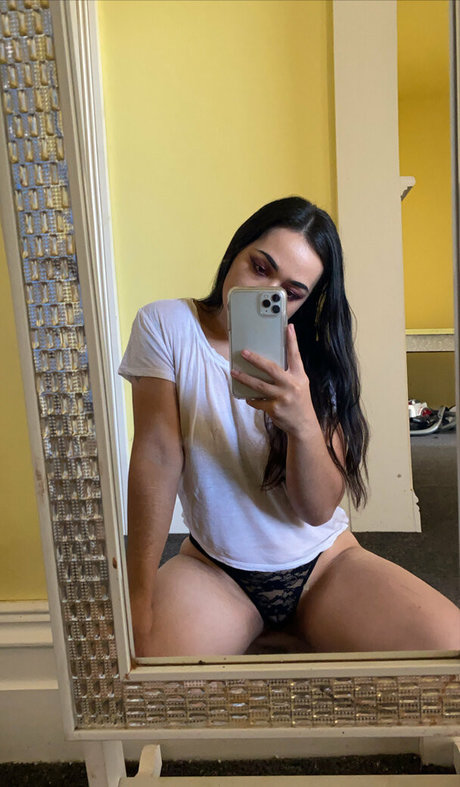 ariquxeen top model picture