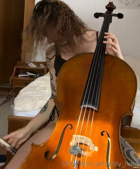 poly luna free model photos