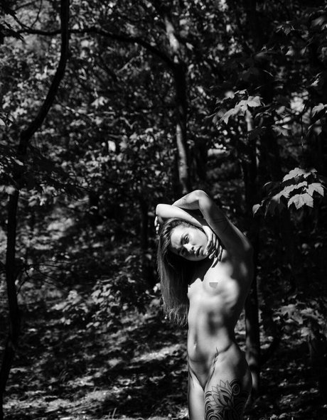 poly luna nudes model img