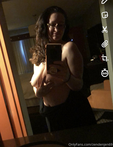 zendenjen69 model high quality pictures