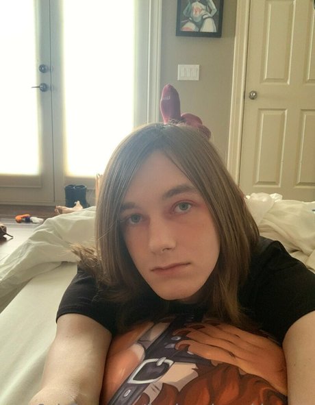 femboycherryblossom top actress picture