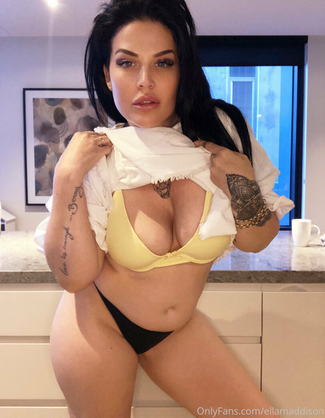 moms onlyfans nude image