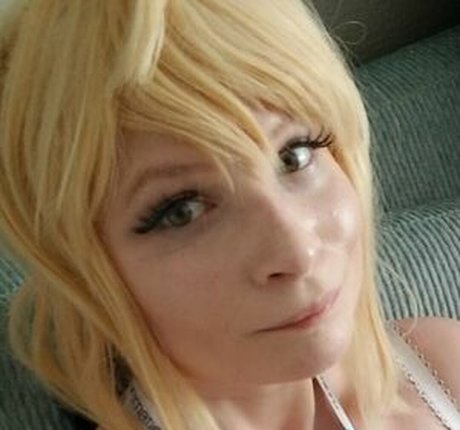 Accent Kisses porn model pictures