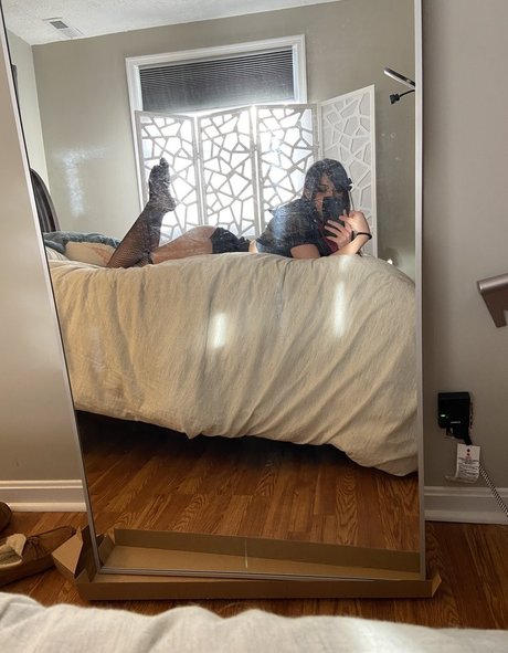 Ellocentric top actress image