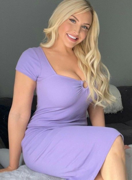 Emma Louise Jones sexy pornstar pics