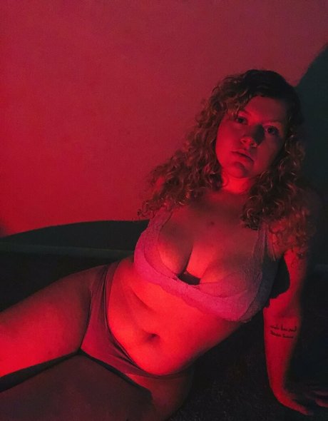 scorpiheauxx model photo