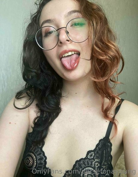 persefonayoung art star photo