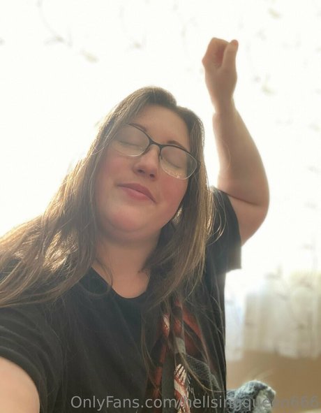 hellsingqueen666 naked star images