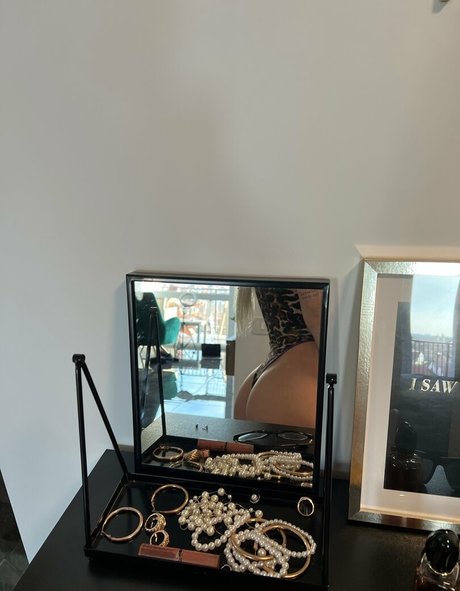 abellamurr model art gallery