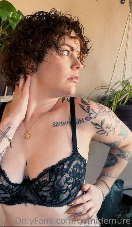 gemidemure star sexy image