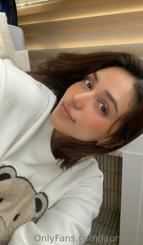 laura99x hot actress pics