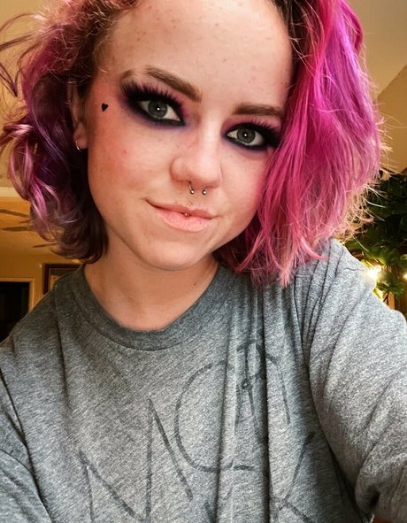 junestrawberriesfree model nude images