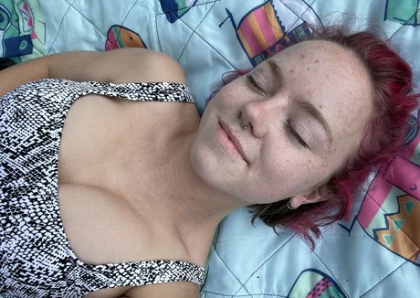 junestrawberriesfree model pretty picture