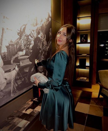 Mia Brown model free image