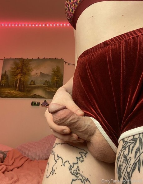 allie0t porn model pic