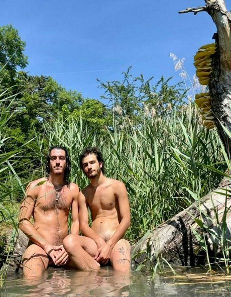 poloxxxfansfree1 model erotic photos