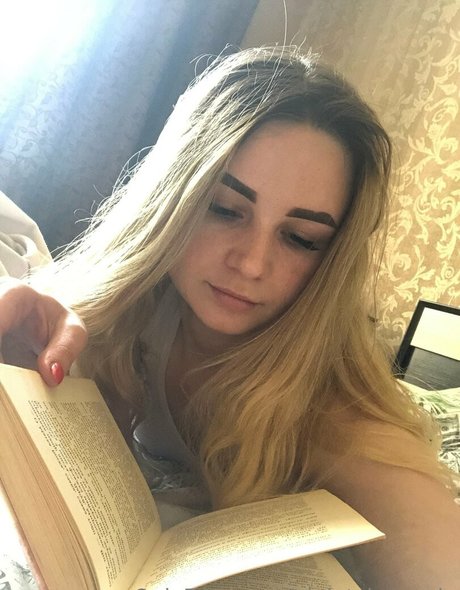 violetchery model hd picture