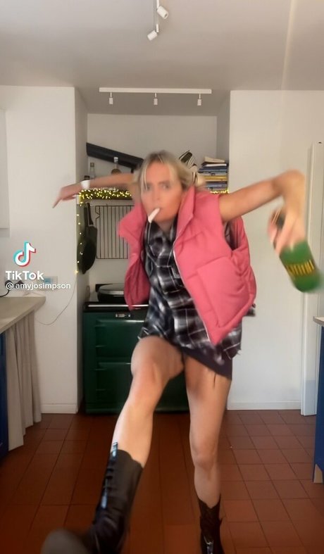 Amy Jo Simpson model high quality pics