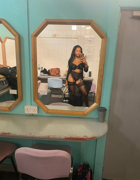 kikiluxxxe pornstar high quality photos