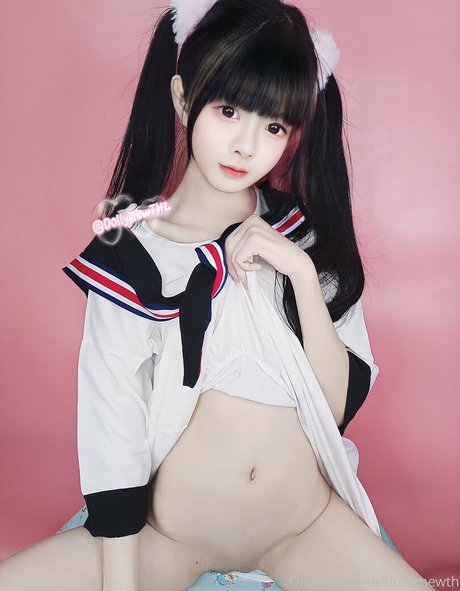DollyMewTH nudes model picture