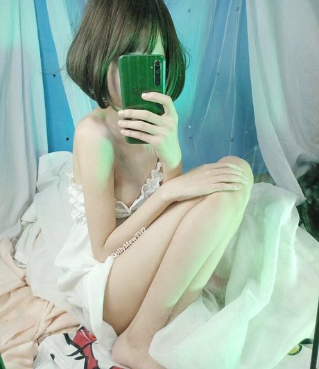 DollyMewTH erotic model img