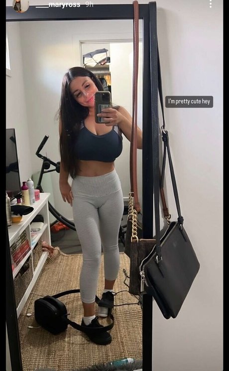 Maryross model naked photo