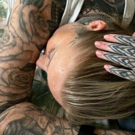 Ty4living nice model image