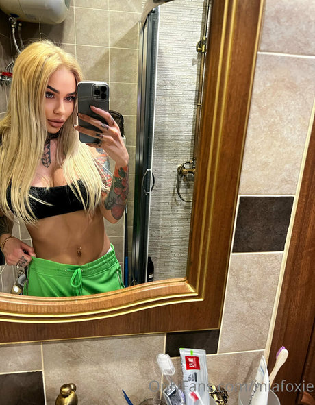 miafoxie art model galleries