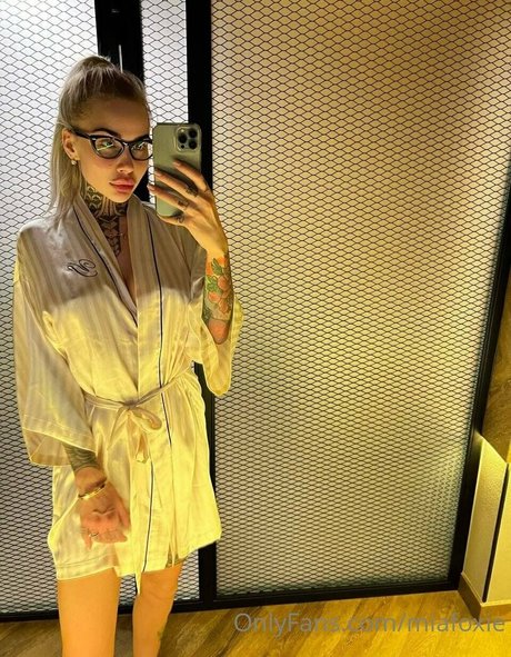 miafoxie high quality pornstar images