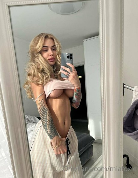 miafoxie model hot archive