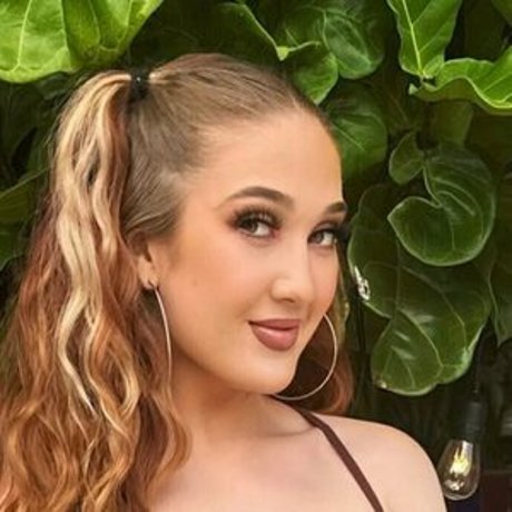 selfcarewithchloe star free photo