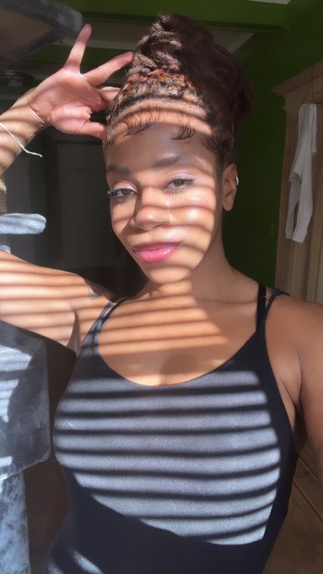 _Rastafariana_ naked pornstar image