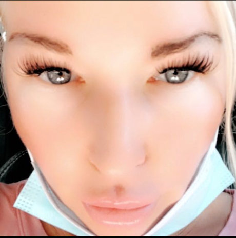 Mia Foxx pornographic actress pictures