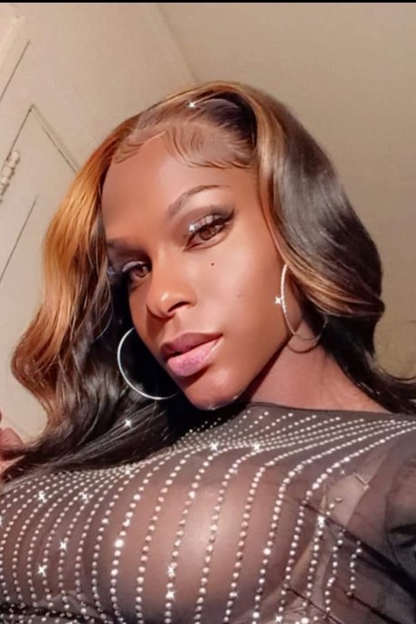 Beckham Bunz adult model images