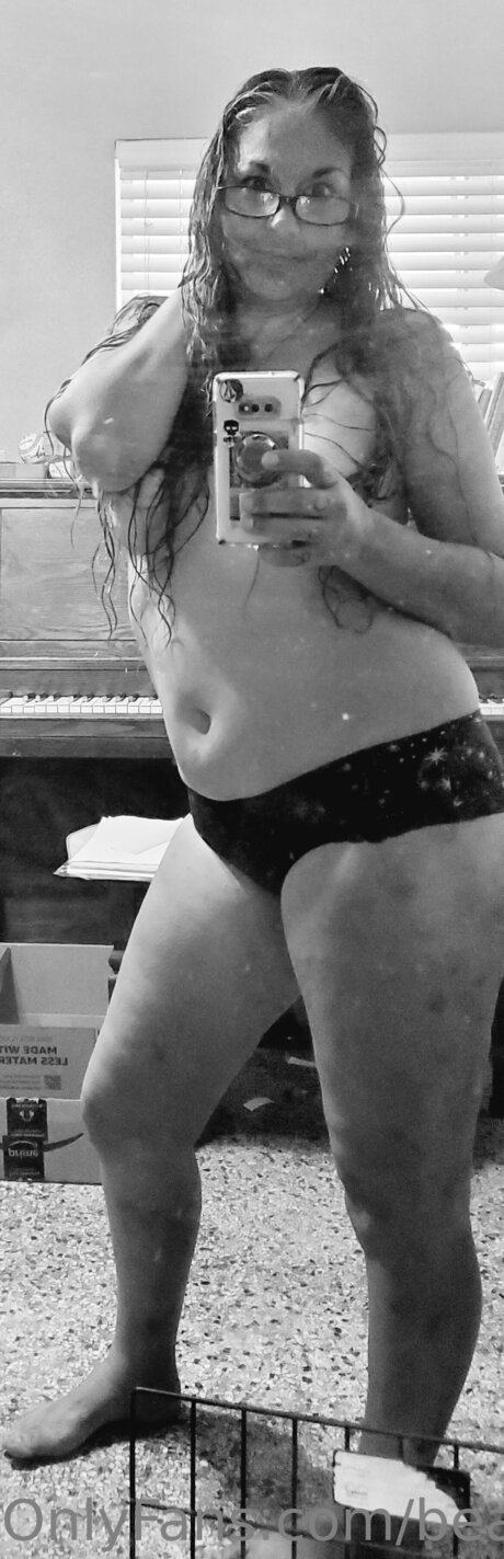 Beach Chick 321 free model pictures